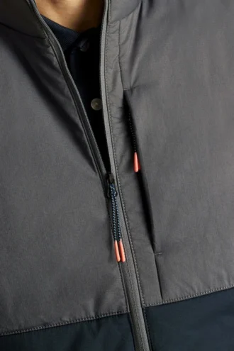 The Lightweight Elements Vest